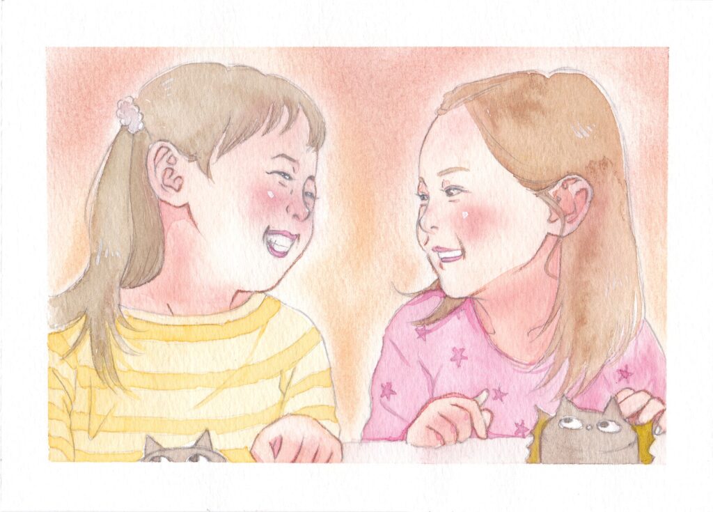 お互いの顔を見て笑いあう子供たち