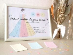 七色のドレスの女性のボード