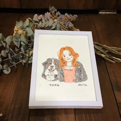 風情のある女性と犬の絵