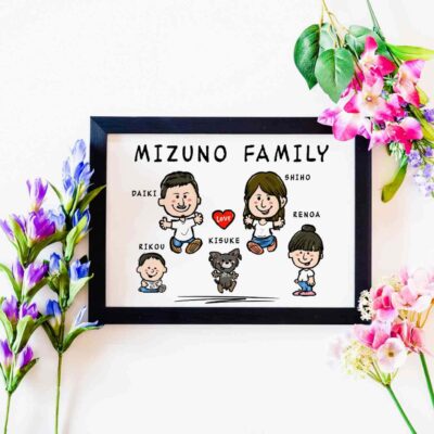 [MIZUNO FAMILY」の文字、夫婦と子どもと愛犬のキャラ風似顔絵、名前