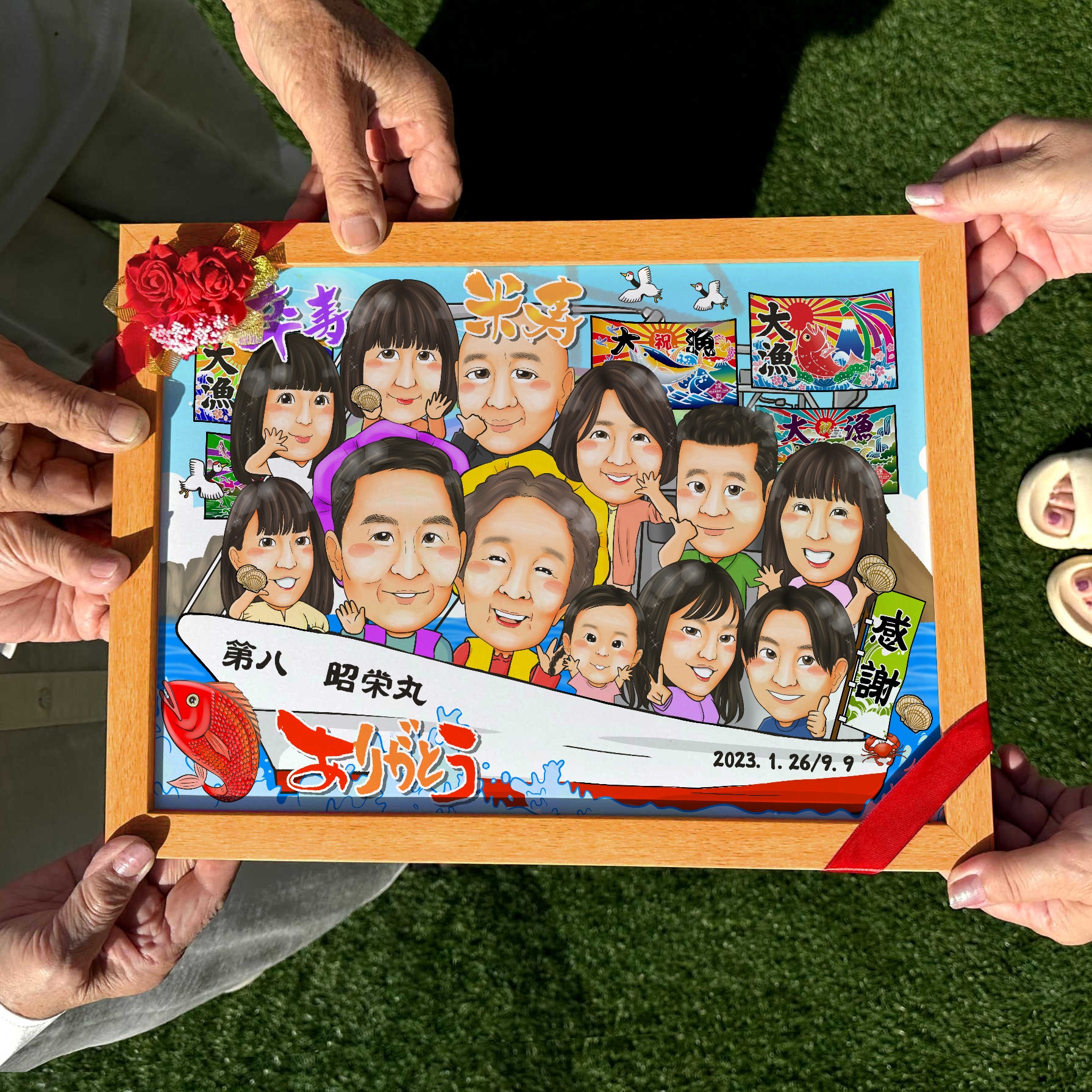 紫のちゃんちゃんこ姿の夫婦を中心に家族が集まる古希祝い似顔絵